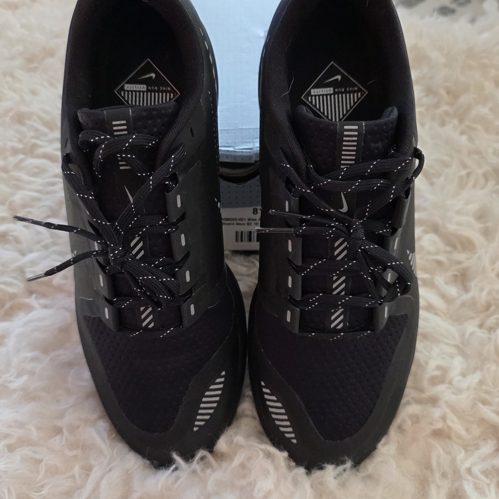 Nike Men's Black Running Shoes - Picture 2 of 10